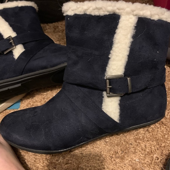 Boots and shoes like new - Picture 2 of 8